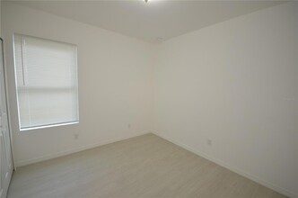 3306 Bassie Ct in Ft. Myers, FL - Foto de edificio - Building Photo