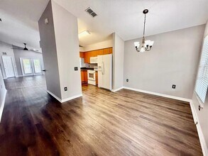 6959 S Manhattan Ave in Tampa, FL - Building Photo - Building Photo