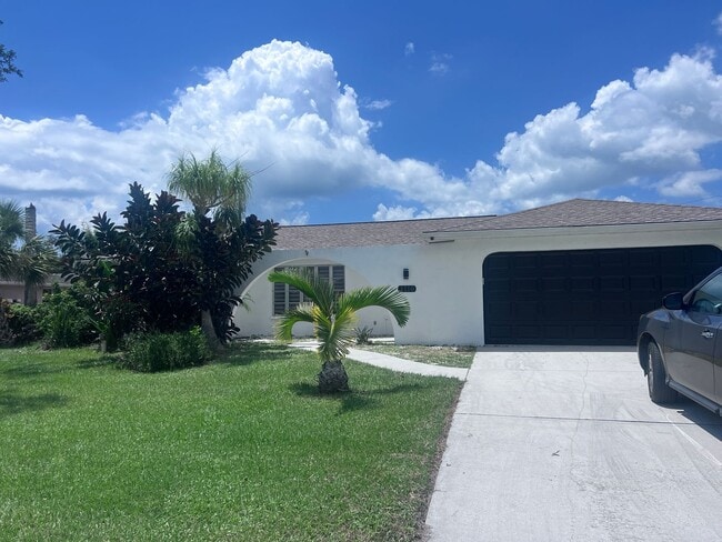1110 Everest Rd in Venice, FL - Building Photo - Building Photo