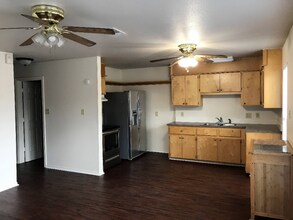 1217 Oak Dr-Unit -101 in Denison, TX - Building Photo - Building Photo