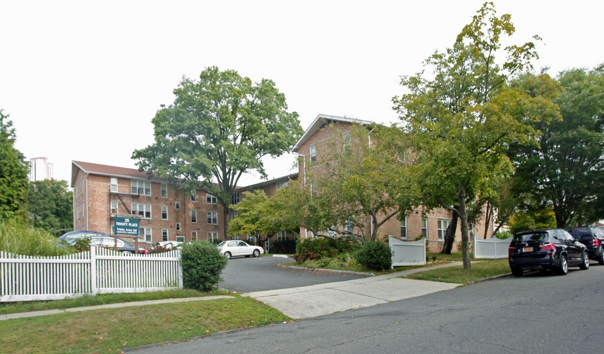 25 Trinity Pl in New Rochelle, NY - Foto de edificio