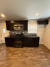 9110 S Essex Ave in Chicago, IL - Building Photo - Building Photo