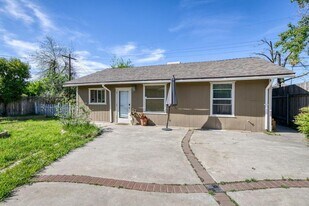 1222 W Saginaw Way in Fresno, CA - Building Photo