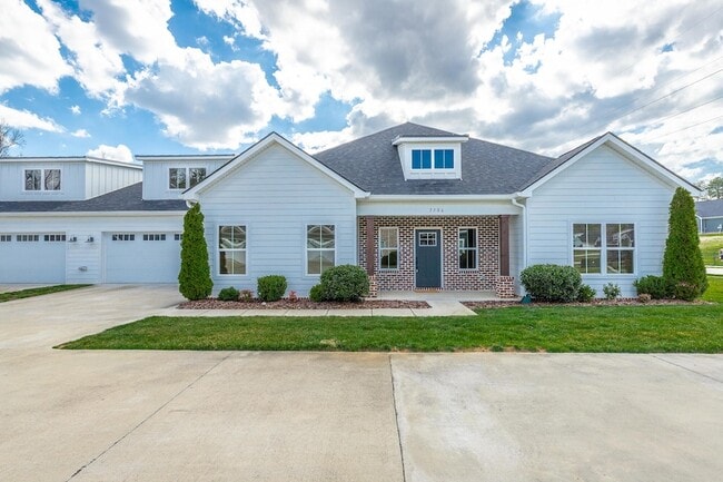 3306 Stonecreek Dr in Chattanooga, TN - Foto de edificio - Building Photo