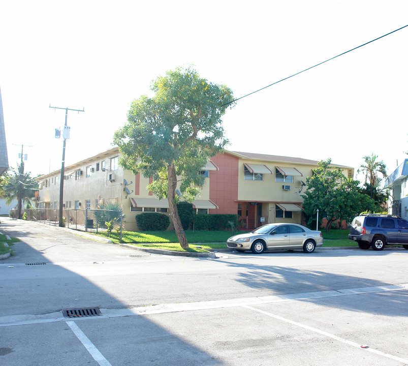 17051 NE 23rd Ave in North Miami Beach, FL - Building Photo