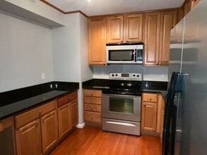 15101 Interlachen Dr in Silver Spring, MD - Building Photo - Building Photo