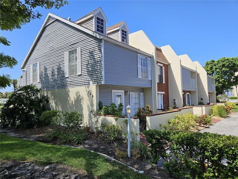 744 Cadiz Rd, Unit G36 in Venice, FL - Building Photo