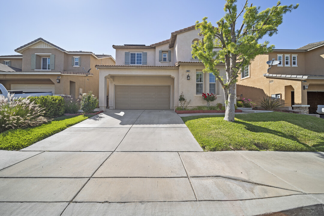 30997 Verona St in Lake Elsinore, CA - Foto de edificio