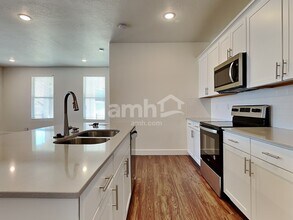 11036 S Stream Rock Rd in South Jordan, UT - Building Photo - Building Photo