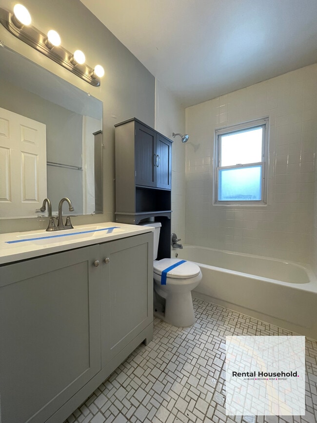 19676 Kingsville St in Harper Woods, MI - Building Photo - Building Photo