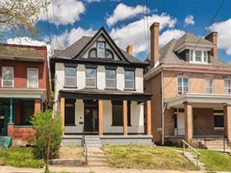 923 Adelaide St in Pittsburgh, PA - Building Photo