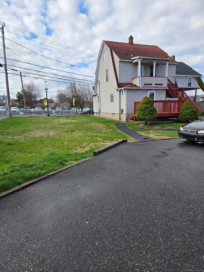 2136 Barnum Ave in Stratford, CT - Building Photo - Building Photo