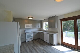 8 Chartier Cir in Newport, RI - Building Photo - Building Photo