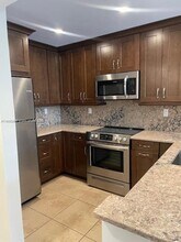 8000 SW 81st Dr in Miami, FL - Building Photo - Building Photo