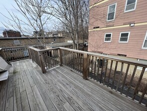18 Central St, Unit 2 in Somerville, MA - Building Photo - Building Photo