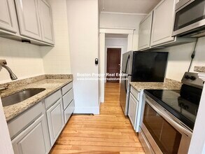 100 Madison Ave, Unit 5 in Newton, MA - Building Photo - Building Photo