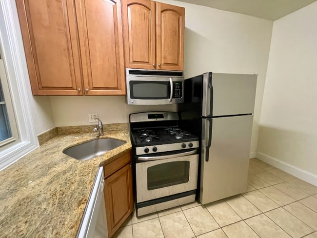 1111 Lamont St NW-Unit -104 in Washington, DC - Building Photo - Building Photo