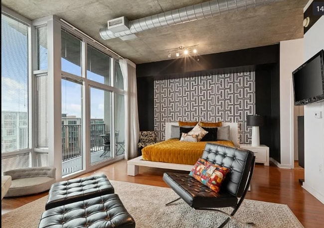 property at 923 Peachtree St NE