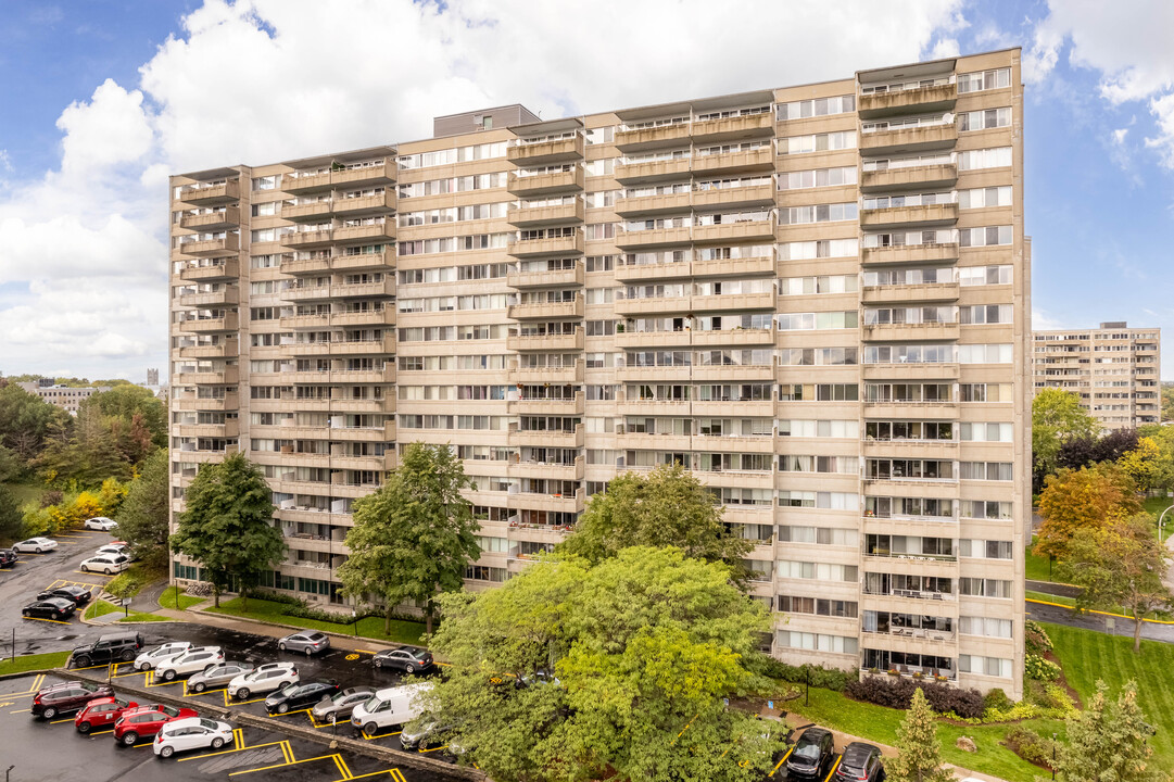 730 Montpellier in Montréal, QC - Building Photo