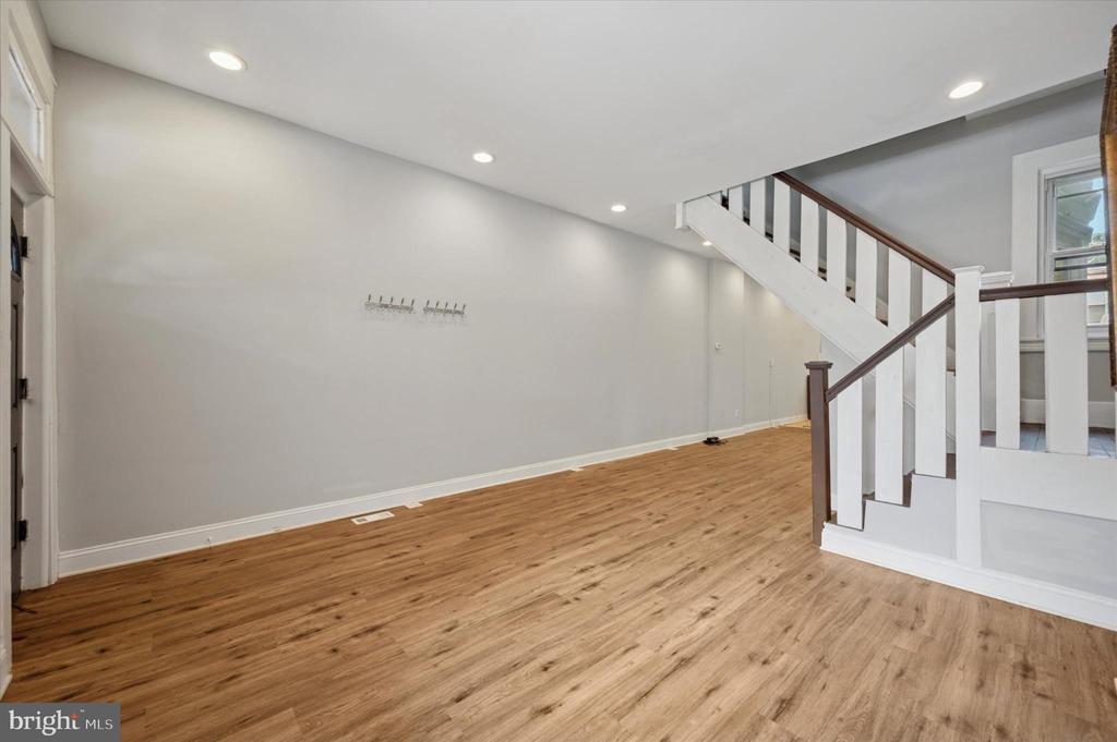 5227 Knox St in Philadelphia, PA - Building Photo