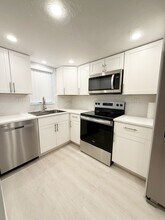 3300 W Rolling Hills Cir, Unit 410 in Davie, FL - Building Photo - Building Photo
