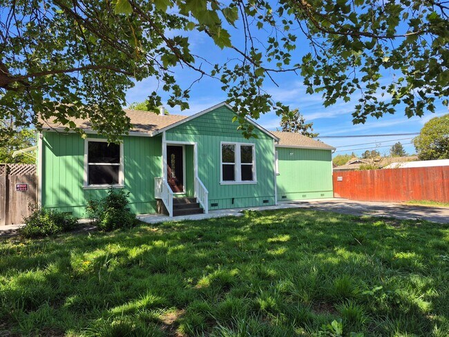 1393 Lance Dr in Santa Rosa, CA - Building Photo - Building Photo