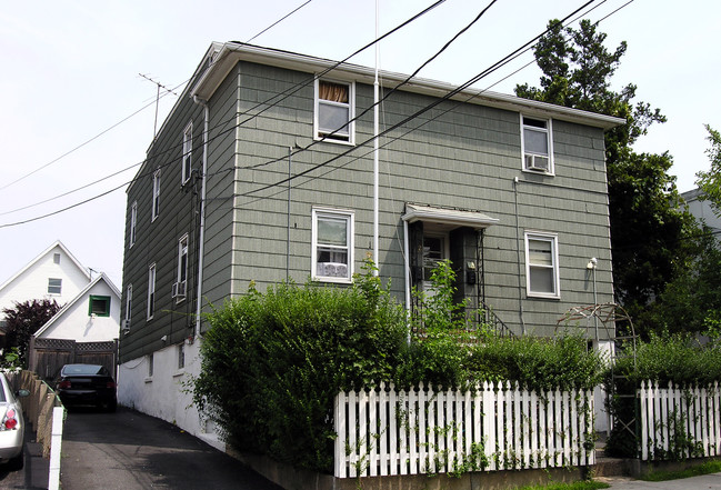 12 Fawcett St in Port Chester, NY - Foto de edificio - Building Photo