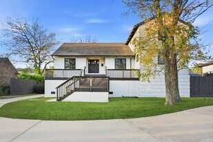 4718 N Braeswood Blvd in Houston, TX - Building Photo