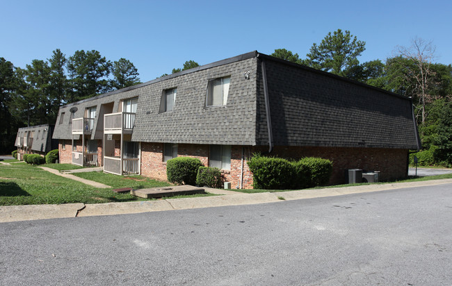 Amberwood Apartments in Riverdale, GA - Building Photo - Building Photo