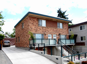 Nordic Plaza Apartments in Seattle, WA - Building Photo - Building Photo