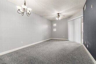 63 E Agate Ave in Las Vegas, NV - Building Photo - Building Photo