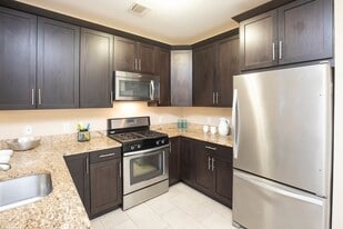 Oakes Pond at Bloomfield in Bloomfield, NJ - Building Photo