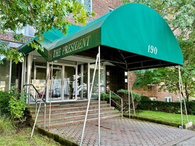 190 Mineola Blvd in Mineola, NY - Building Photo