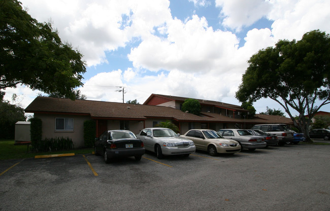 1011 N Beneva Rd in Sarasota, FL - Foto de edificio - Building Photo