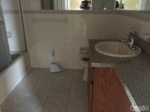 22 N Whittier St in Carteret, NJ - Building Photo - Building Photo