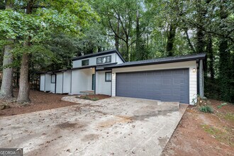 85 Wilhelmina Dr in Ellenwood, GA - Building Photo - Building Photo
