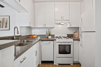 21 California Ave in Irvine, CA - Building Photo - Building Photo