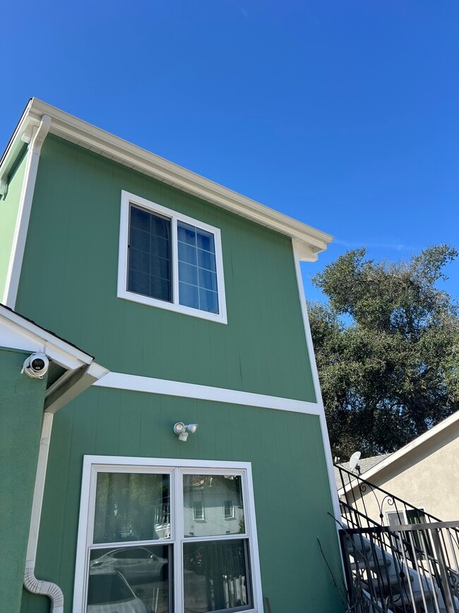 3829 Rosemont Ave in Montrose, CA - Building Photo - Building Photo