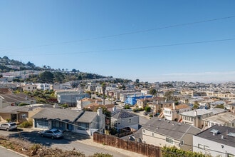 97 Canyon Dr in San Francisco, CA - Foto de edificio - Building Photo