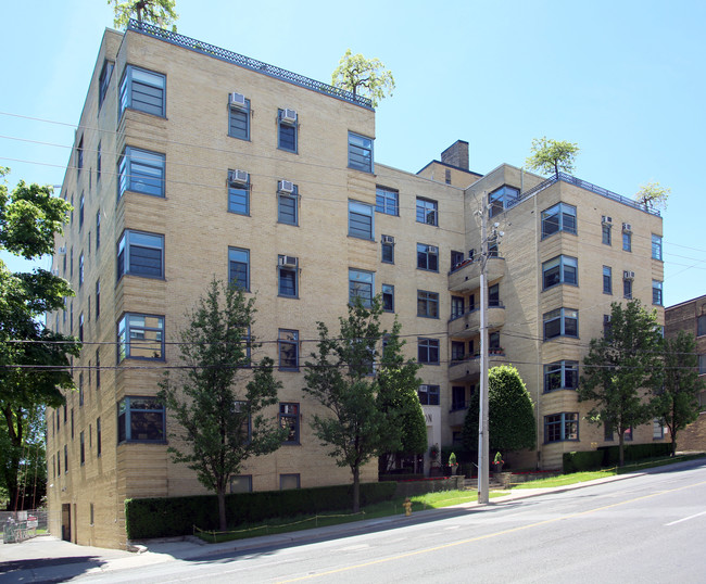 717 Eglinton Ave W in Toronto, ON - Building Photo - Building Photo