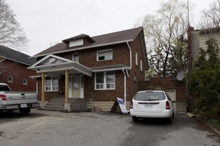 76 Major Mackenzie Dr E in Richmond Hill, ON - Building Photo