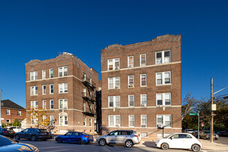 3339 Murray St in Flushing, NY - Building Photo - Building Photo