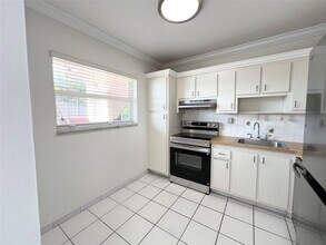 6005 Del Lago Cir in Sunrise, FL - Building Photo - Building Photo