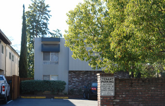 3318 I St in Sacramento, CA - Building Photo - Building Photo