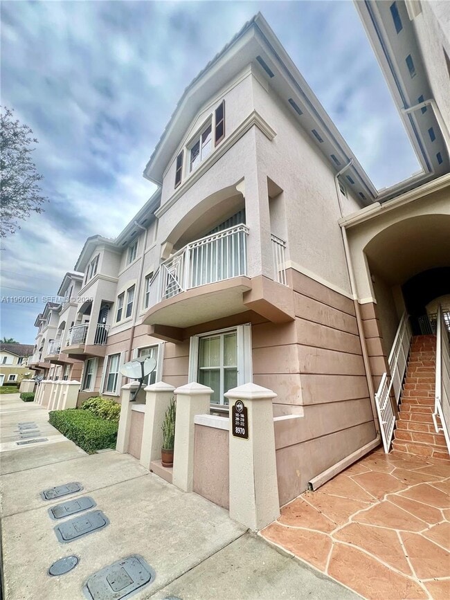 8970 W Flagler St in Miami, FL - Foto de edificio - Building Photo