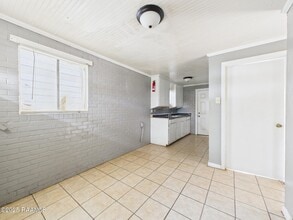 704 13th St in Lafayette, LA - Building Photo - Building Photo