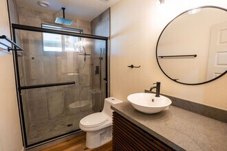 8428 W Heatherbrae Dr in Phoenix, AZ - Building Photo - Building Photo