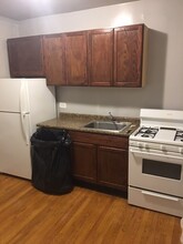 4033 W Melrose St, Unit STUDIO in Chicago, IL - Foto de edificio - Building Photo