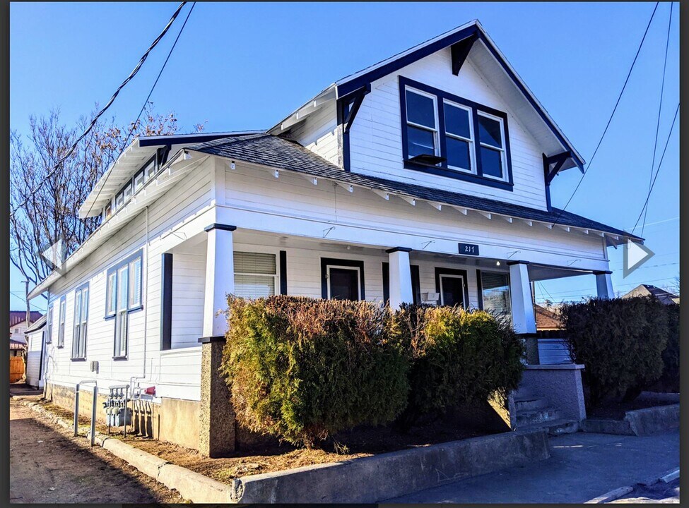 217 SW 3rd St in Pendleton, OR - Foto de edificio