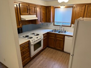 1077 Charlene St S in Salem, OR - Building Photo - Building Photo